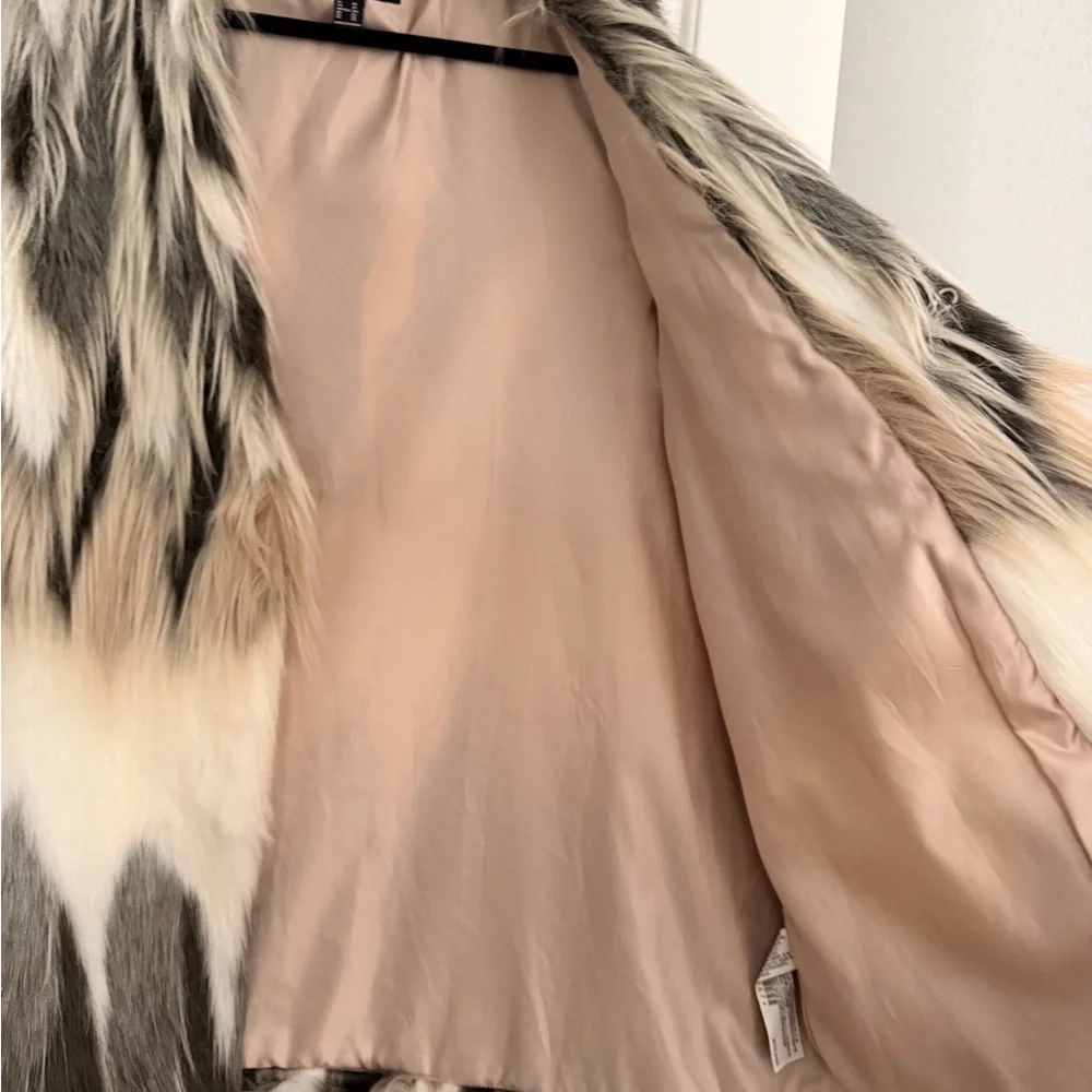 FREE SHIPPING Faux Fur Vest with Black, White, Tan, Gray Pattern - Picture 7 of 7